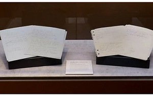 Bản viết tay lời ca khúc 'American Pie' đạt giá 'khủng'